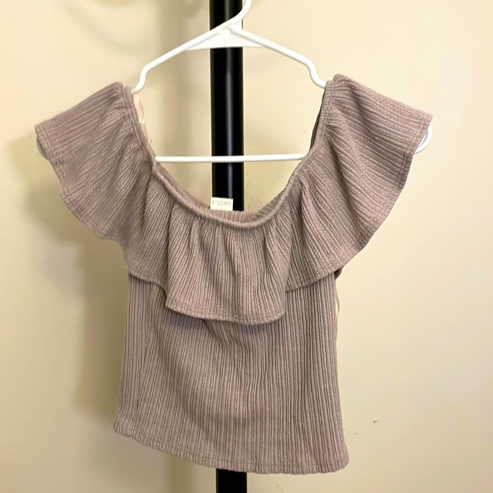 A grey pink top